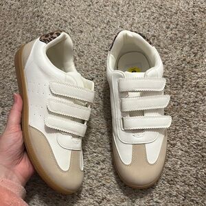 NWOB DV Dolce Vita Leopard Sneakers